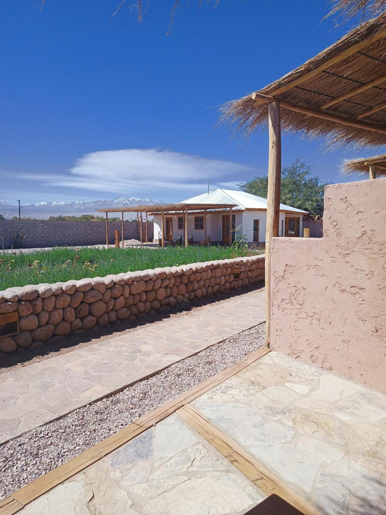 Tiunur Lodge Solor Exterior photo